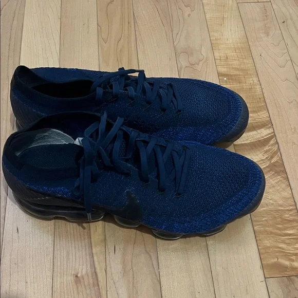 Pre-owned Men's Size 10.5 Navy NiKe Air VaporMax Sneakers. - Picture 4 of 8